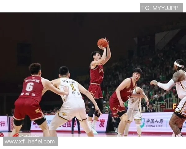 CBA精彩赛事回顾：关键时刻、球员风采、战术解析与球迷热情